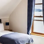 The Waters Edge فندق راثمولان