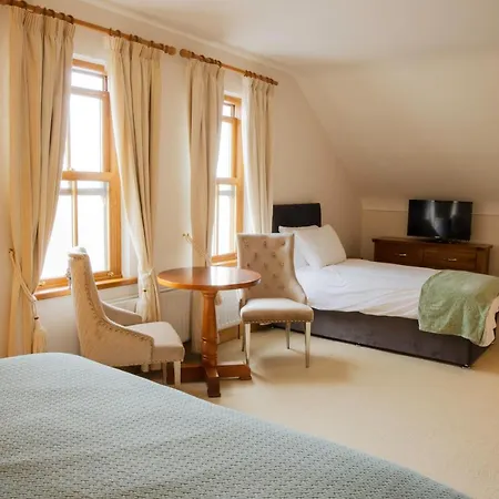 Otel The Waters Edge