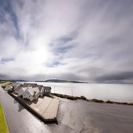 The Waters Edge Otel *