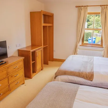 The Waters Edge Otel *