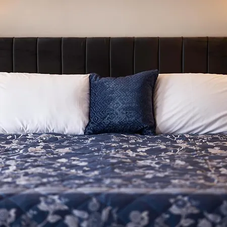 Otel The Waters Edge *