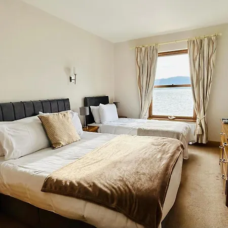 Otel The Waters Edge *