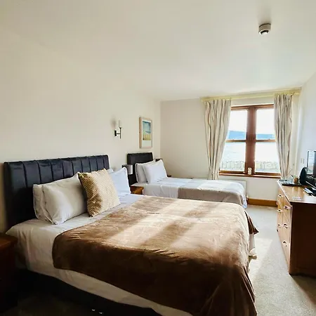 Otel The Waters Edge *