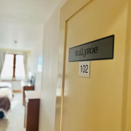 Otel The Waters Edge