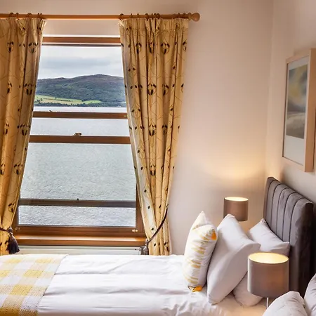 Otel The Waters Edge