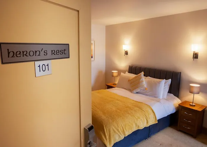 The Waters Edge * Rathmullan