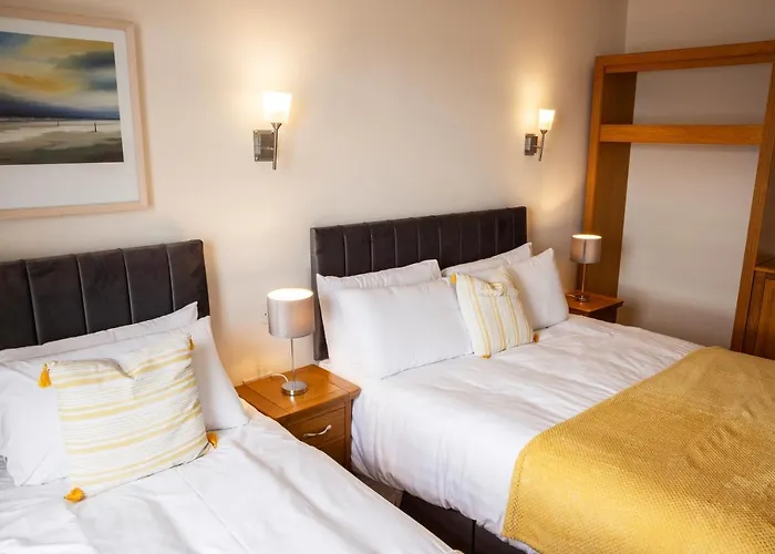 The Waters Edge Hotel *